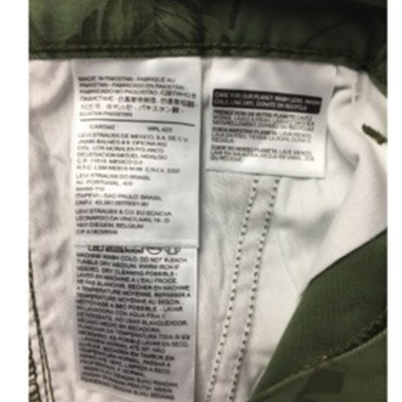 NWT Levi's Classic Leaf Pattern Shorts Olive Grn 6 - Picture 6 of 6